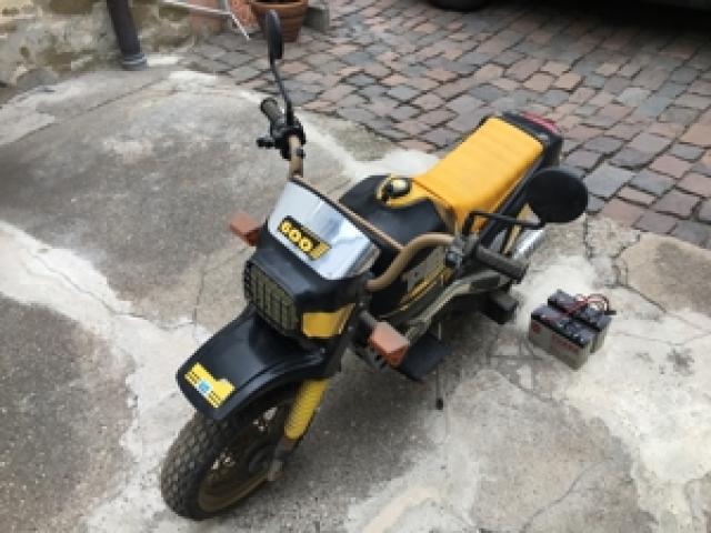 PEG Perego Kinder Motorrad Tiger 600 Battery Powered elektrisch - 1